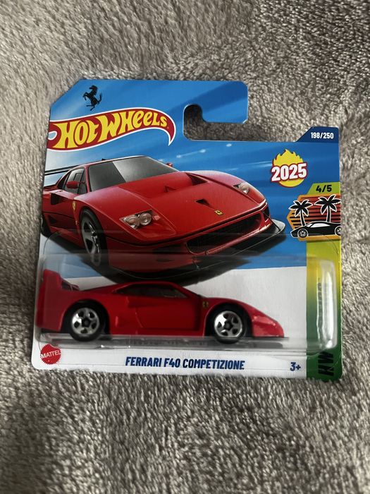 Hot wheels. Ferrari SF 90, Ferrari F40 i mercedes