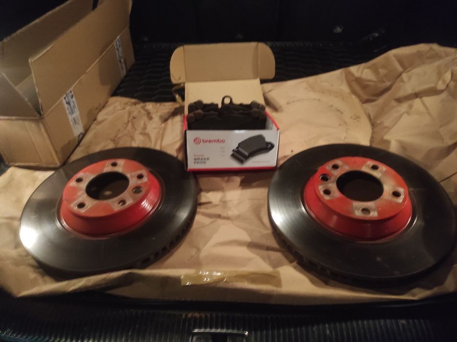 Передні тормозні диски і тормозні колодки АУДІ Q7 2015 року, б/у