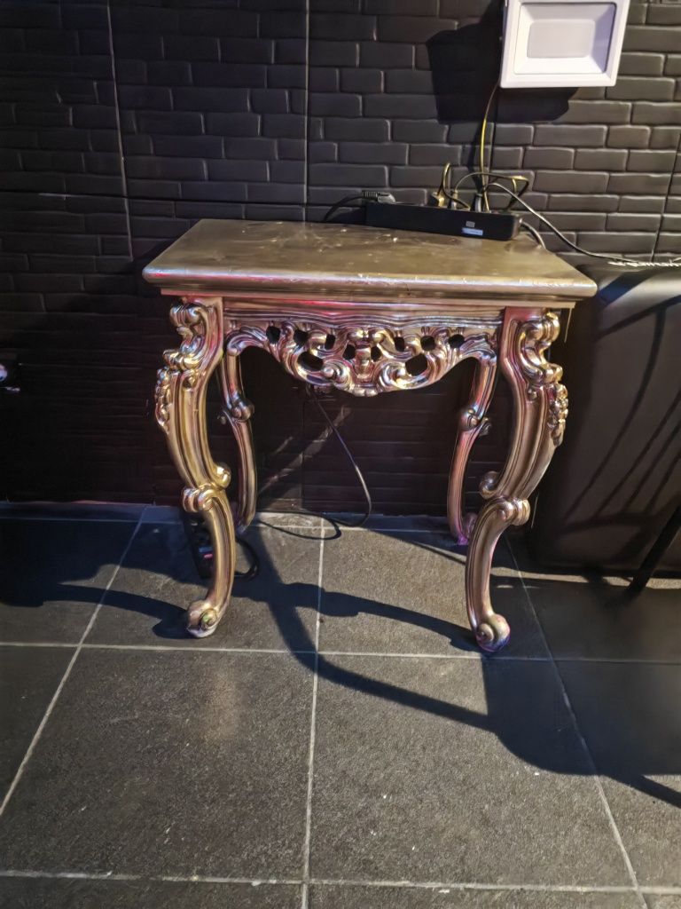mesa Royal, dourada