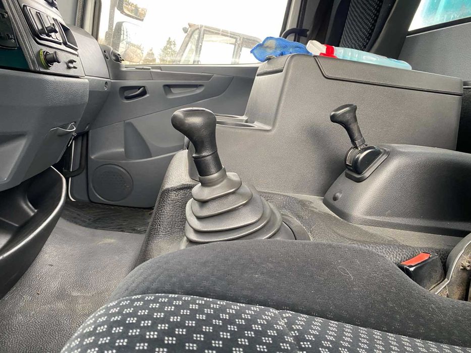 Сміттєвоз Mercedes Benz Atego 818 2012 року Бункер NTM 11m3 2016 року