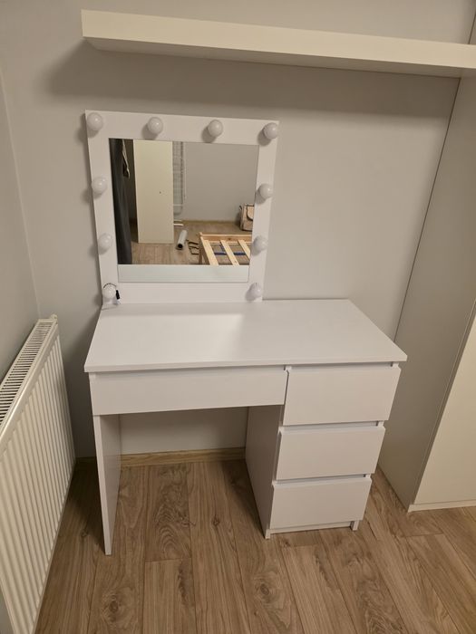 Toaletka z oswietleniem