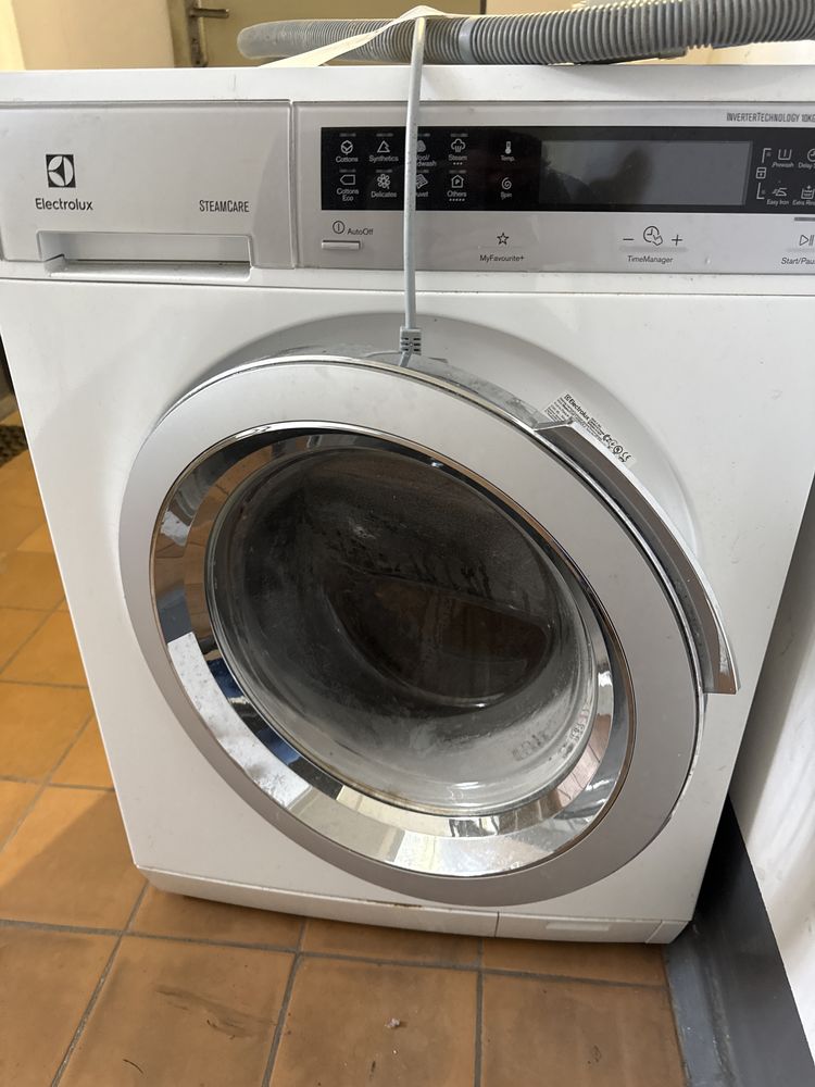 Продам пральну машину electrolux ewf1308wdl2 під ремонт або запчастини