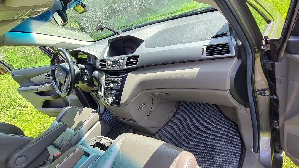 Продам Honda Odyssey 2011