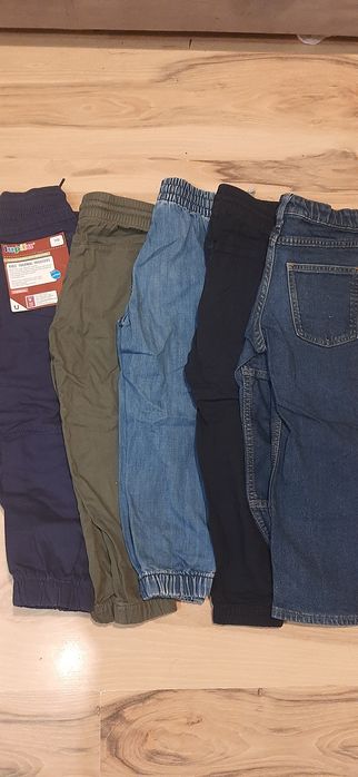 Spodnie chłopięce 104 hm joggery
