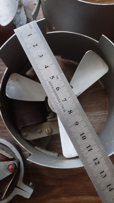 Моторчик электромотор 220В  50Гц  2450 об/мин конденсатор