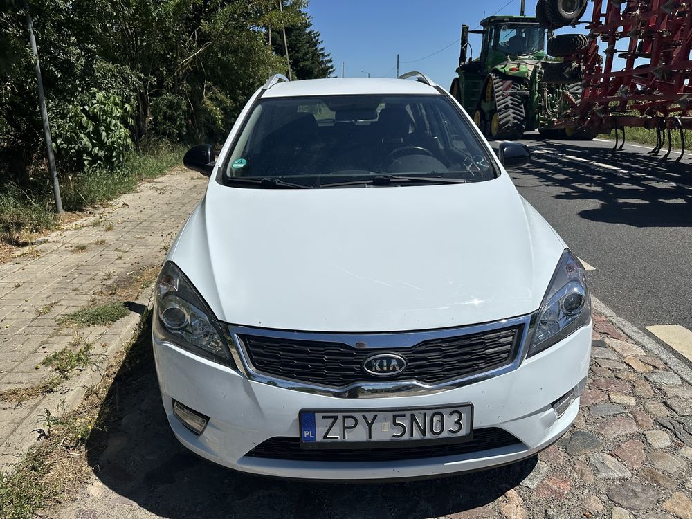 KIA Ceed 1.6/2011r/bogate wyposażenie/stan wzorowy/brak usterek