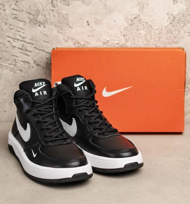 Зимние кроссовки на меху мужские Nike, черные на белой подошве ботинки