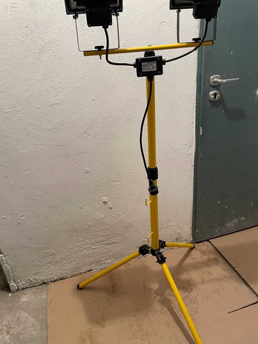 Lampa halogenowa 2x500W na statywie