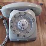 Stary telefon stacjonarny. Vintage.