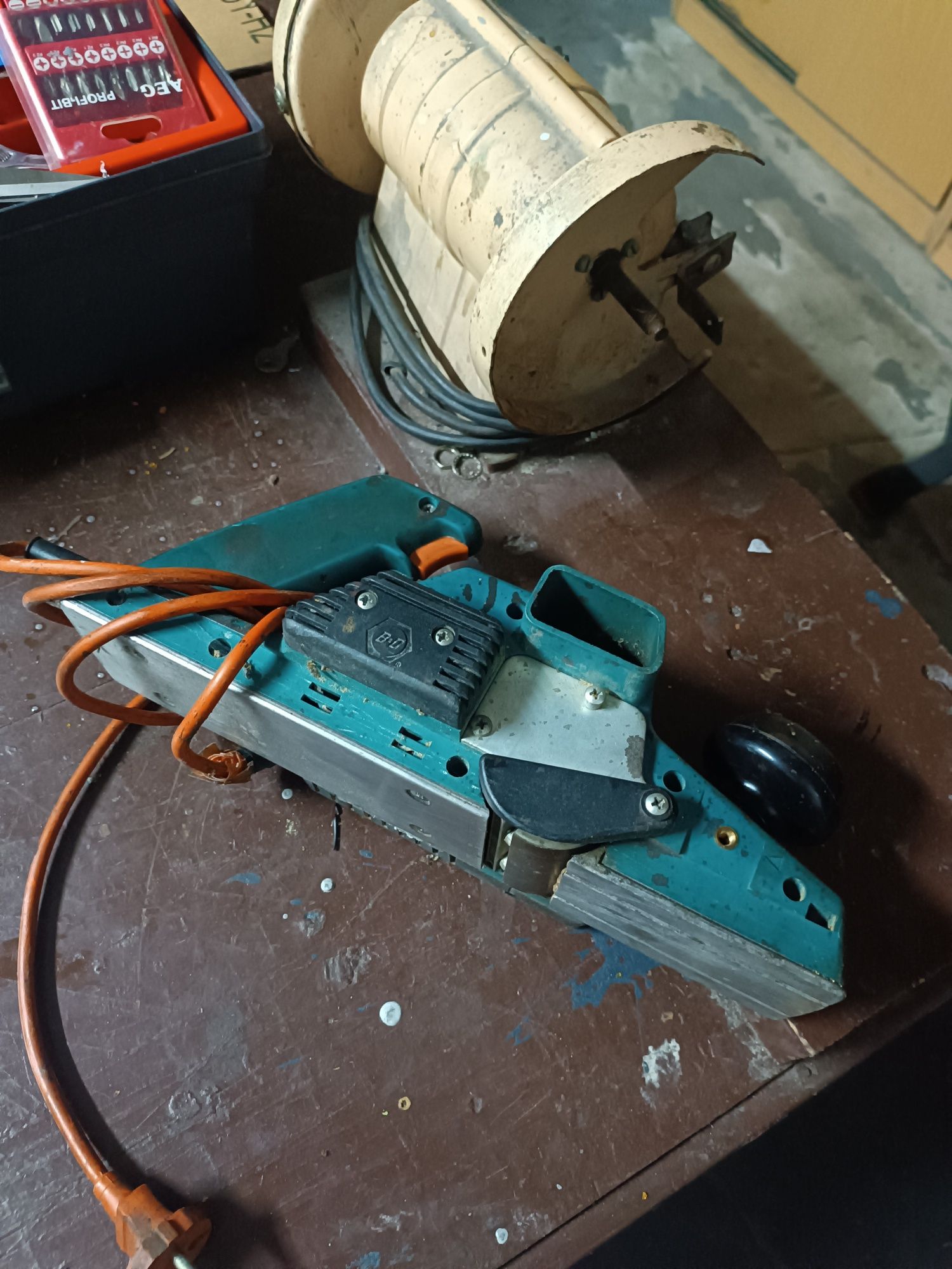 Strug elektryczny Black & Decker