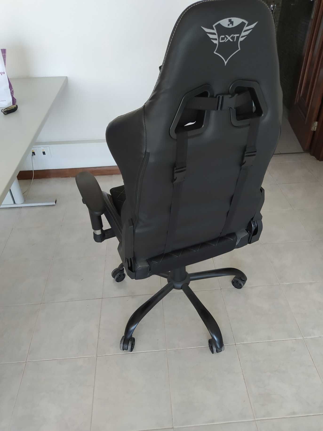 Cadeira Gaming Trust GXT 707R Resto Gaming Cinza 22525 como nova