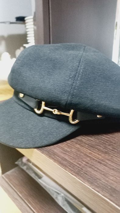 Жіноча кепка чорного кольору