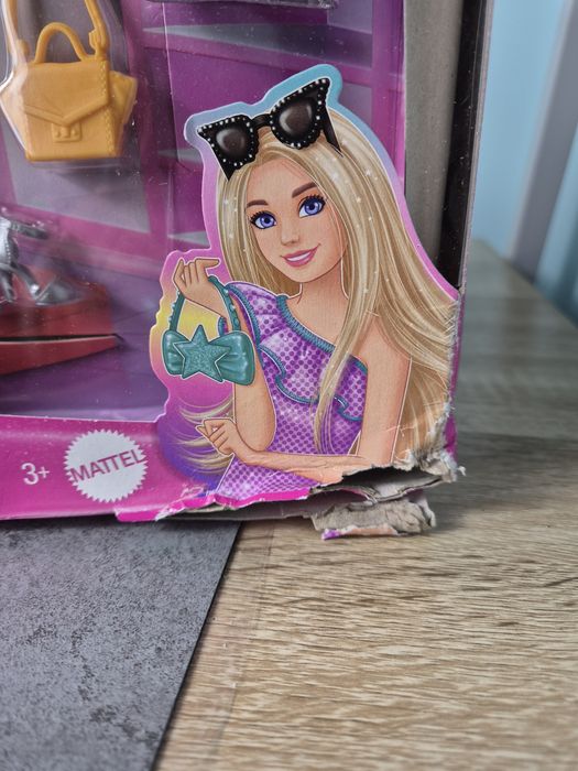 Nowa lalka Barbie Millie z zestawem ubranek hyt61 uszkodzone pudełko
