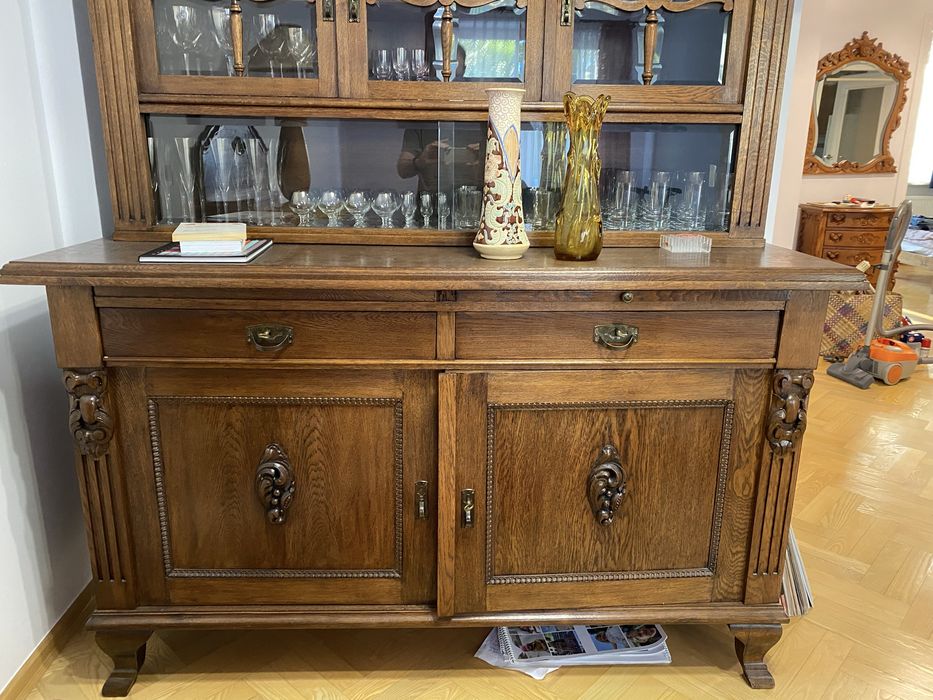 Kredens drewniany w stylu klasycznym – antyk