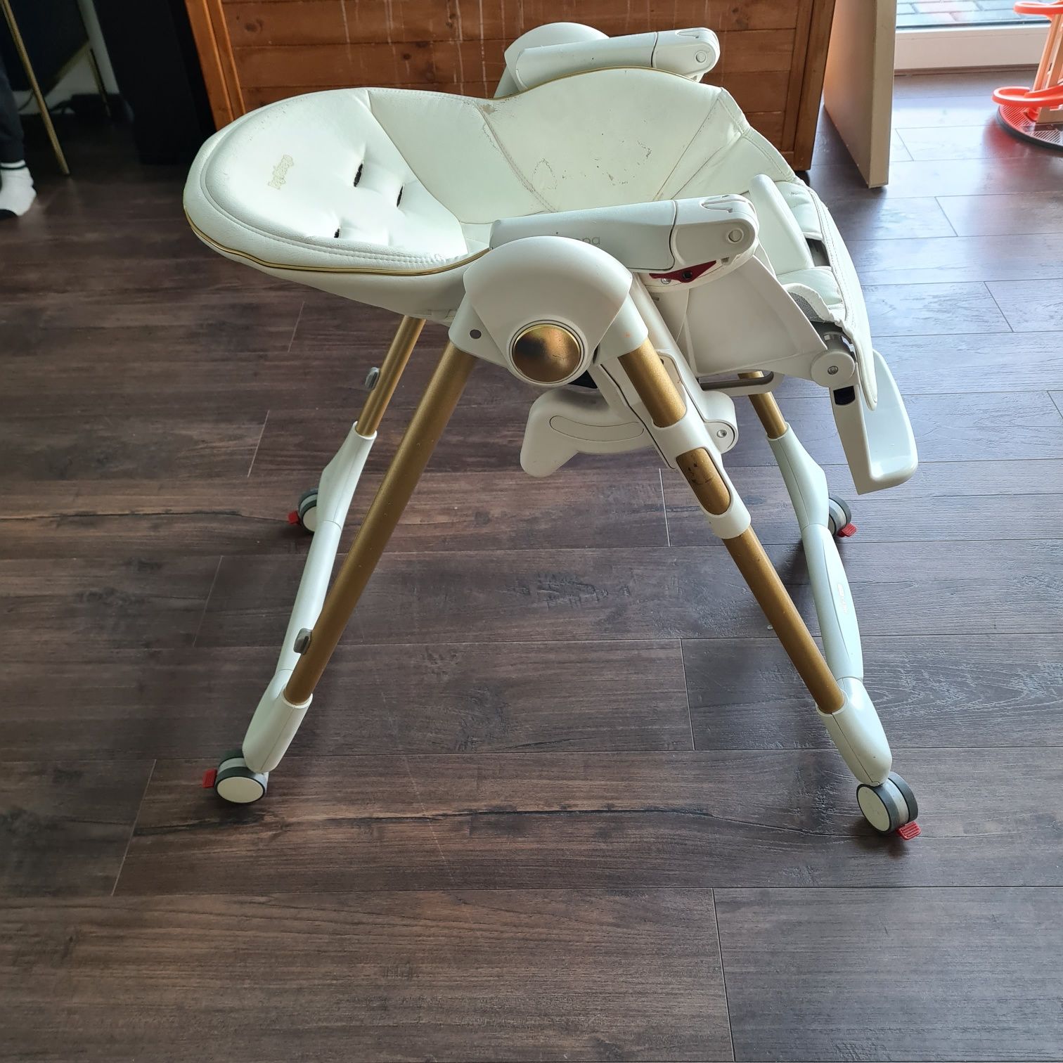 Fotelik, krzesełko do karmienia peg perego od 6m z funkcją leżenia.