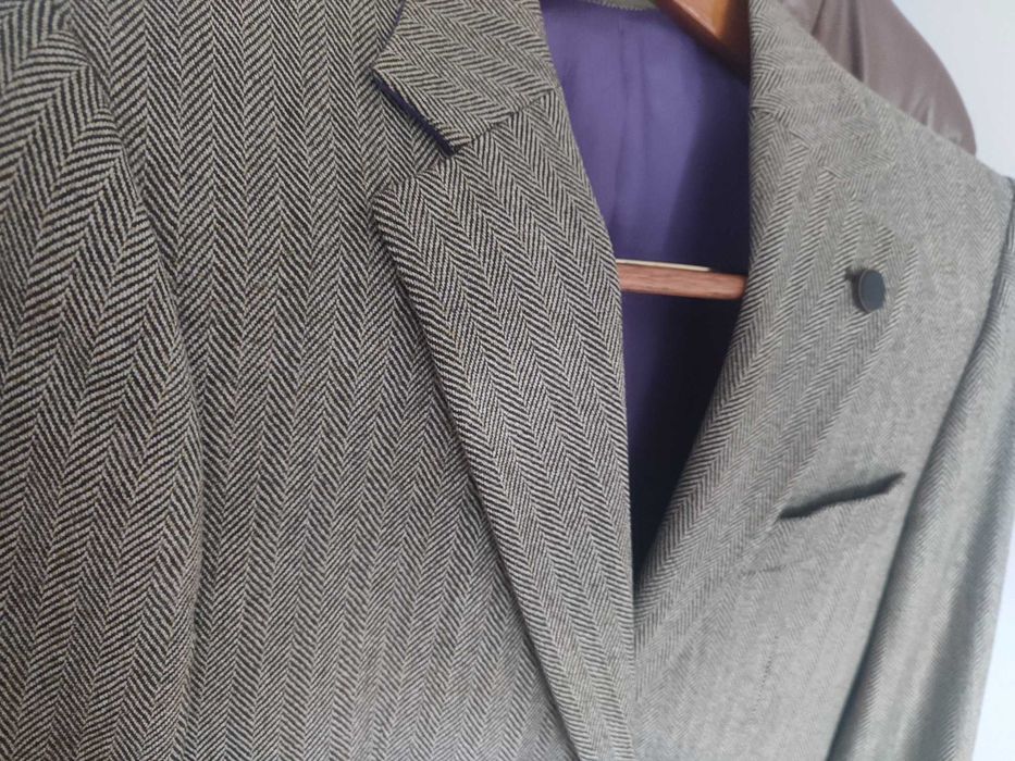 Casacos e blazeres novos da Oficina Mustra. Luxo