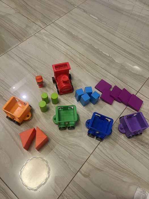 Розвиваюча іграшка поїзд Learning Resources