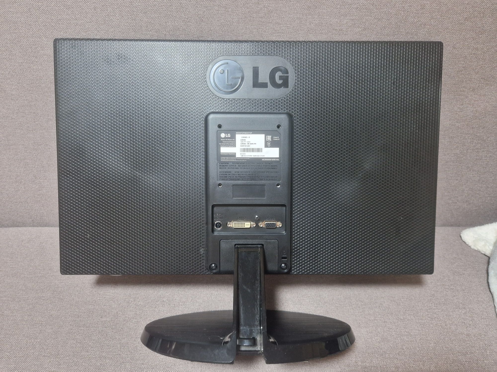 Монитор LG 22M38D-B, диагональ 22, бу в хорошем состоянии. Без шнуров