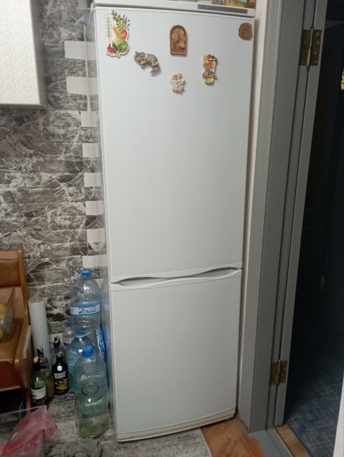 Холодильник две  камеры Состояние нового