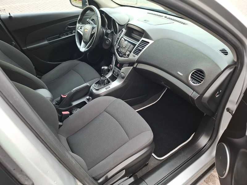 Chevrolet Cruze 1.8 hatchback Stan bdb