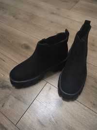 Ботинки жіночі чорні