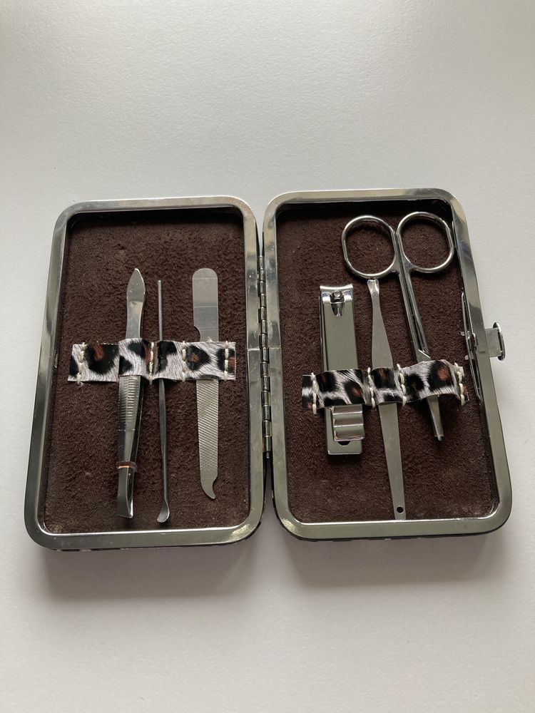 Zestaw przybornik do manicure etui w panterkę