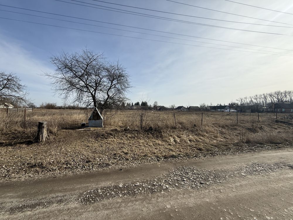 Продам землю зі старим будинком