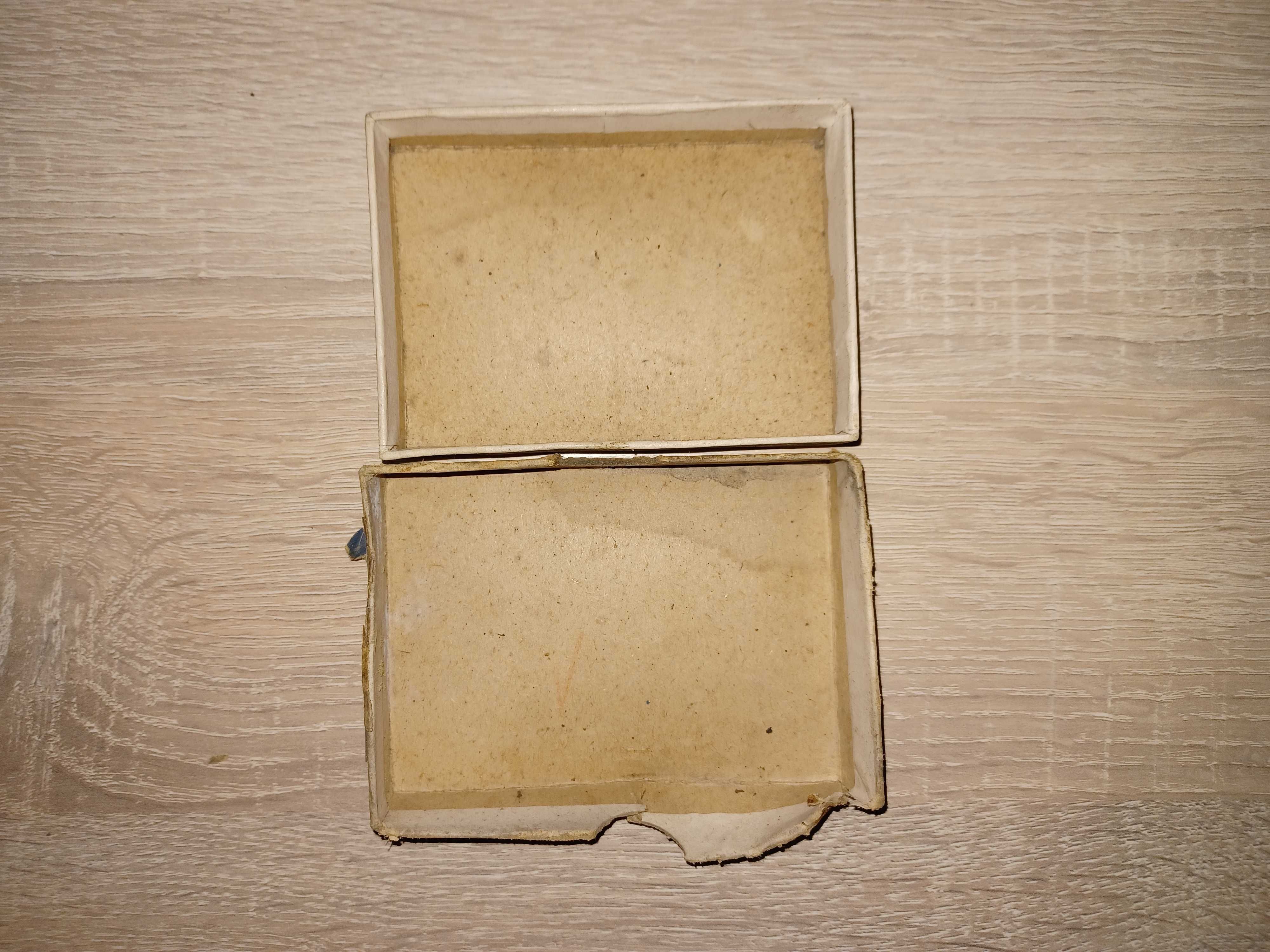 Stare pudełko po papierze Bromie