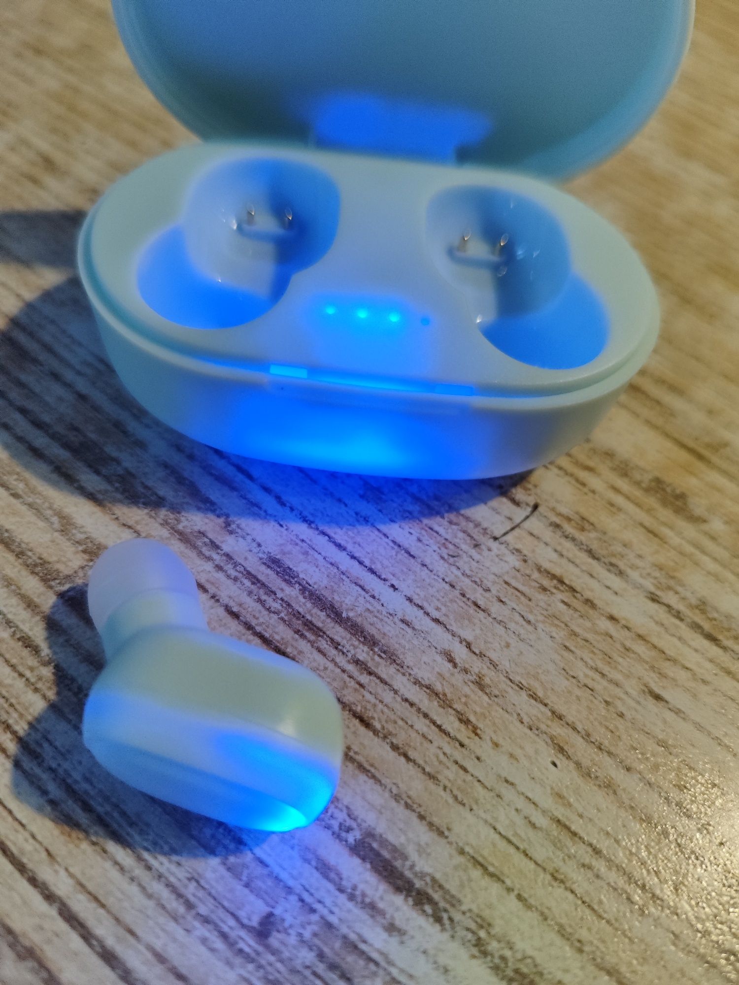 Беспроводные внутриканальные TWS наушники A6S с кейсом Bluetooth 5.0 2
