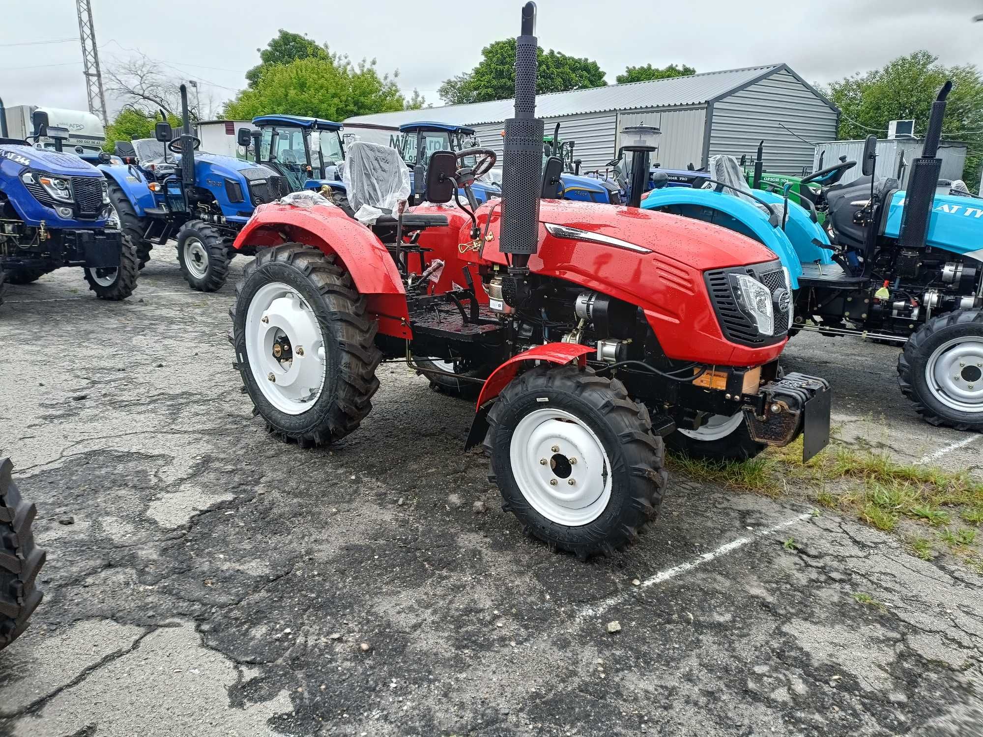 Мінітрактор Сінтай Xingtai XT-244L рівна підлога, бокова КПП4+1 2025