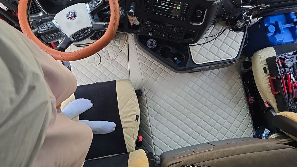 Dywaniki pikowane Scania R pokrowce 2017r.