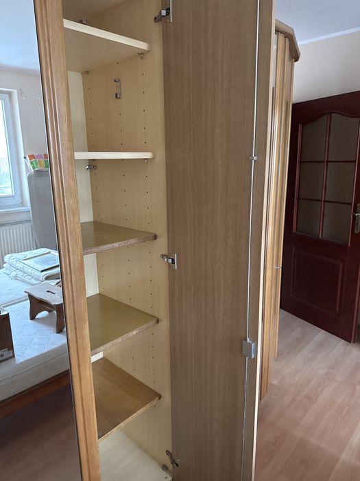 Rezerwacja Szafa na ubrania ok 250cm za darmo