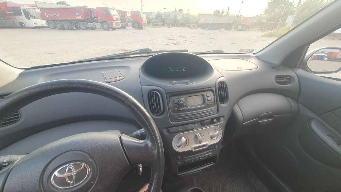 Toyota Yaris Verso 2003r. 1.4 D4D