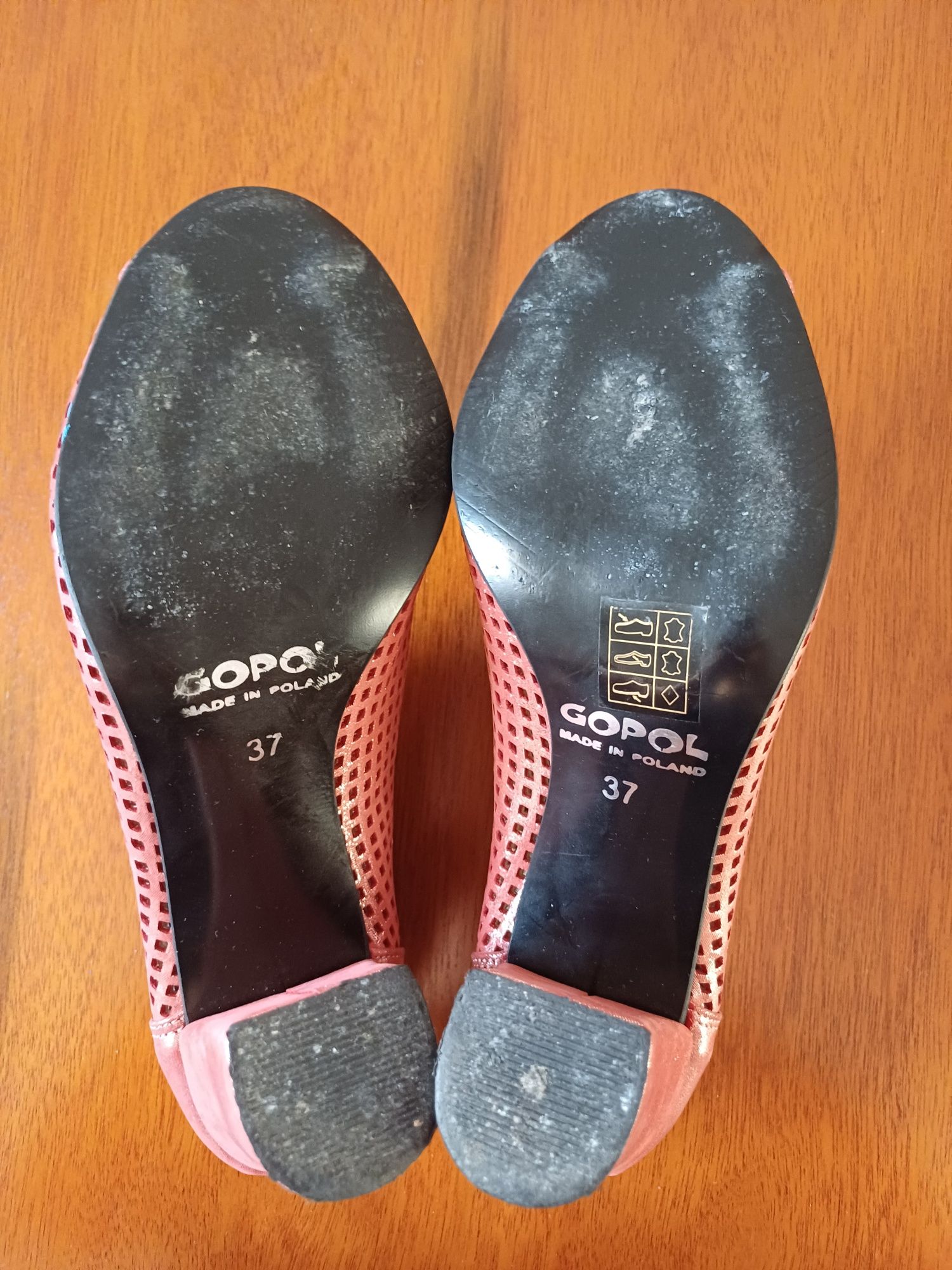 Buty na obcasie.