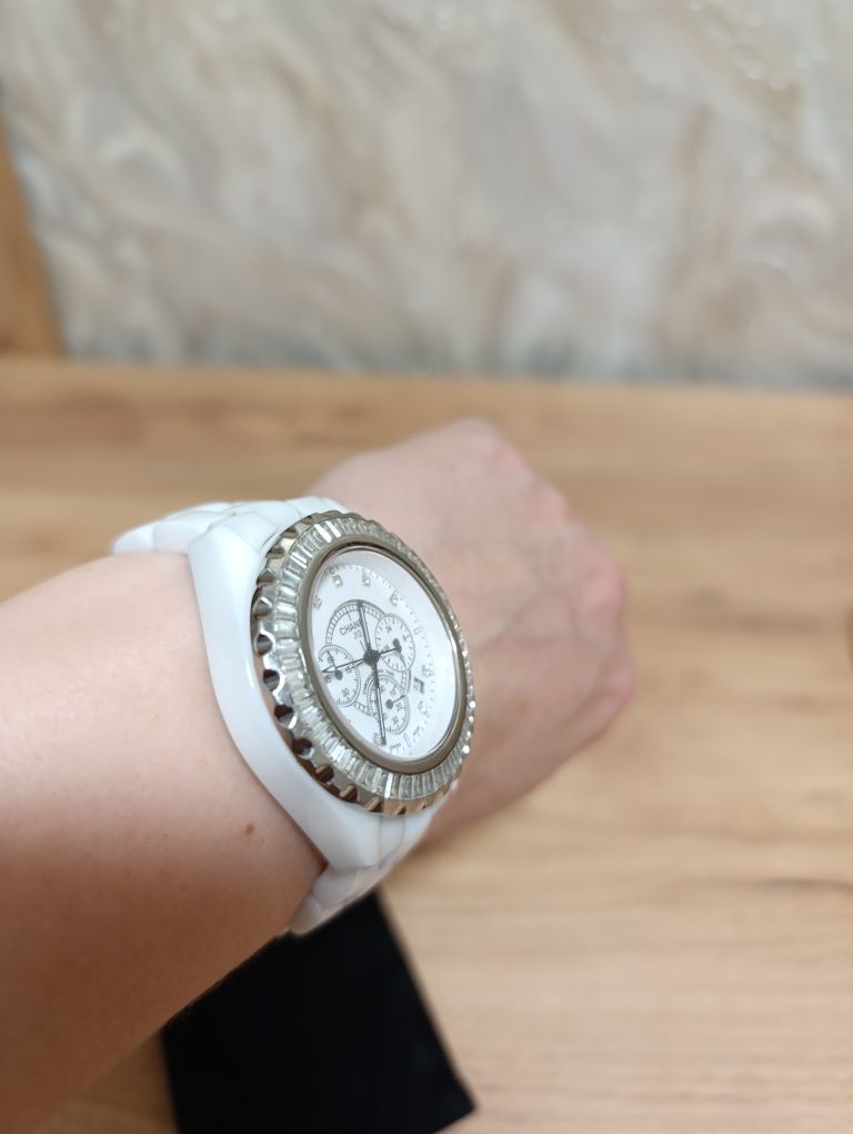 Часи на руку Chanel