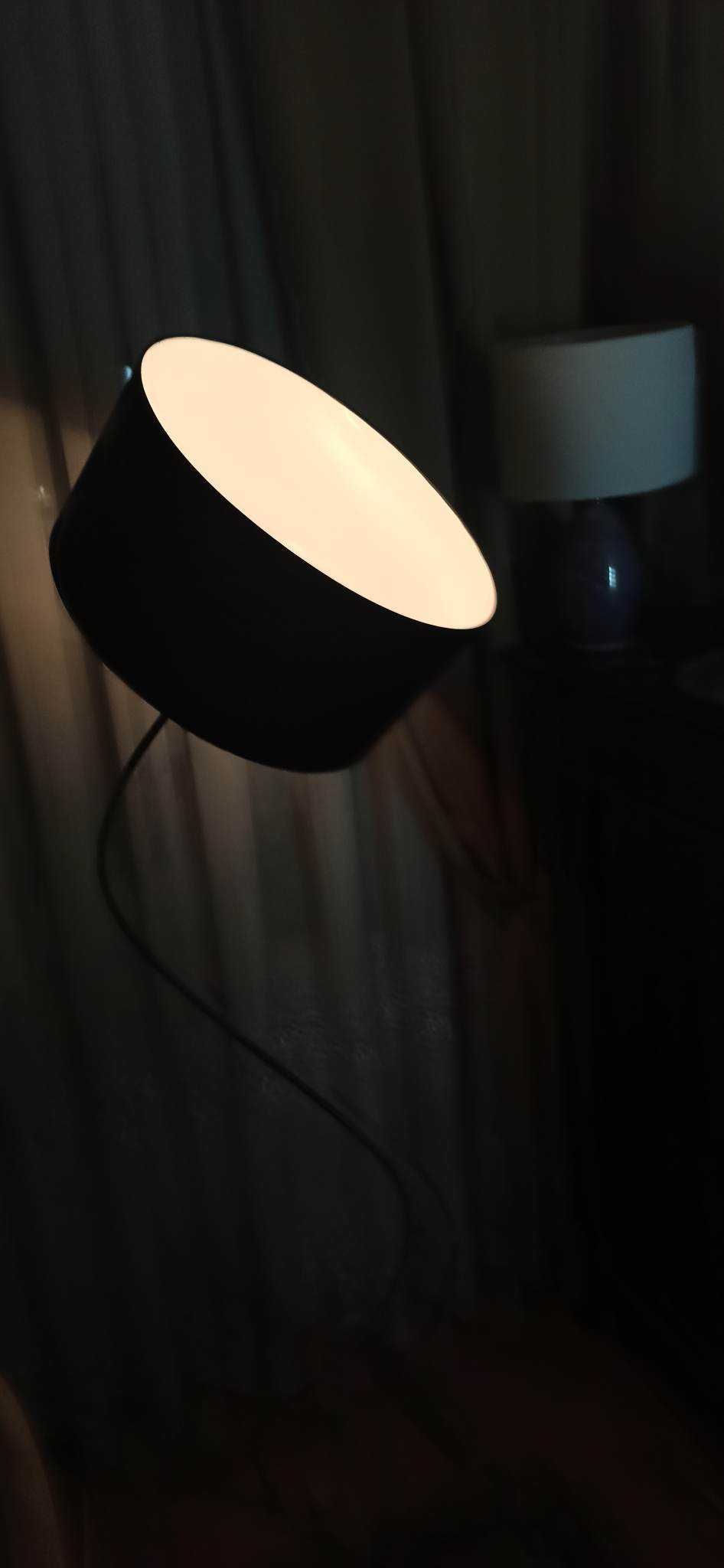 Lampa stojąca podłogowa do salonu- nowoczesna