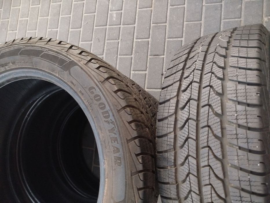 Komplet opon zimowych dostawcze ciężarowe Goodyear 235/50/19C