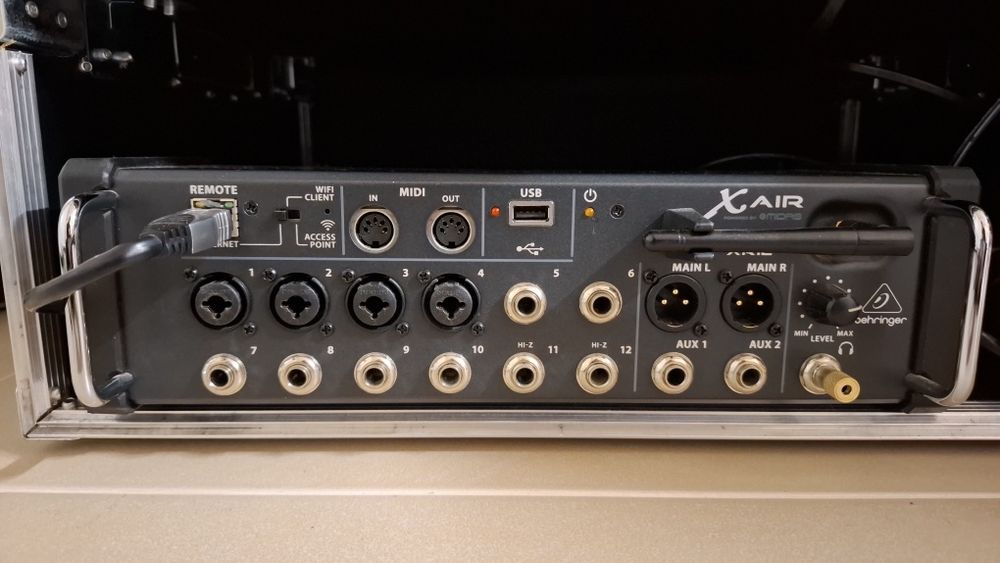 Mesa de mistura Beringher Xair 12