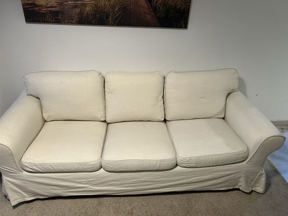 Sofa tres lugares usado em bom estado.