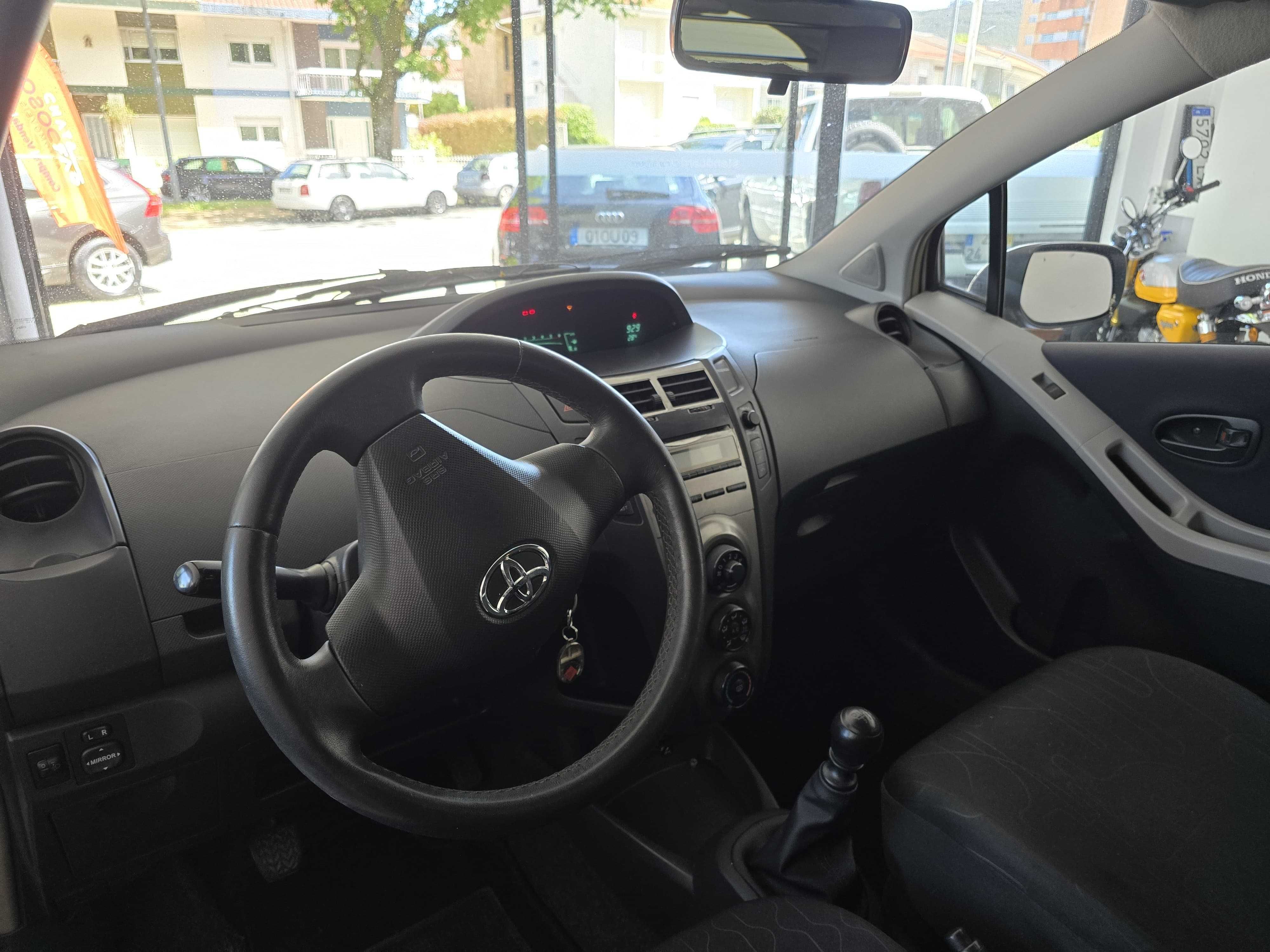 Toyota Yaris 1.4 D-4D Sol Comercial à Venda