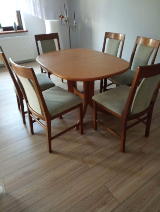 Stół wraz z kapletem krzeseł stan idealny