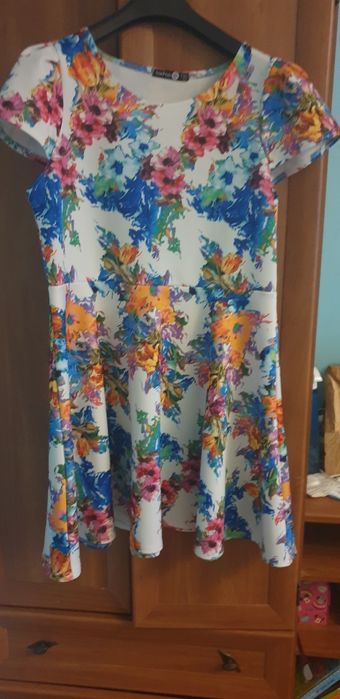 Kolorowa sukienka rozmiar 48