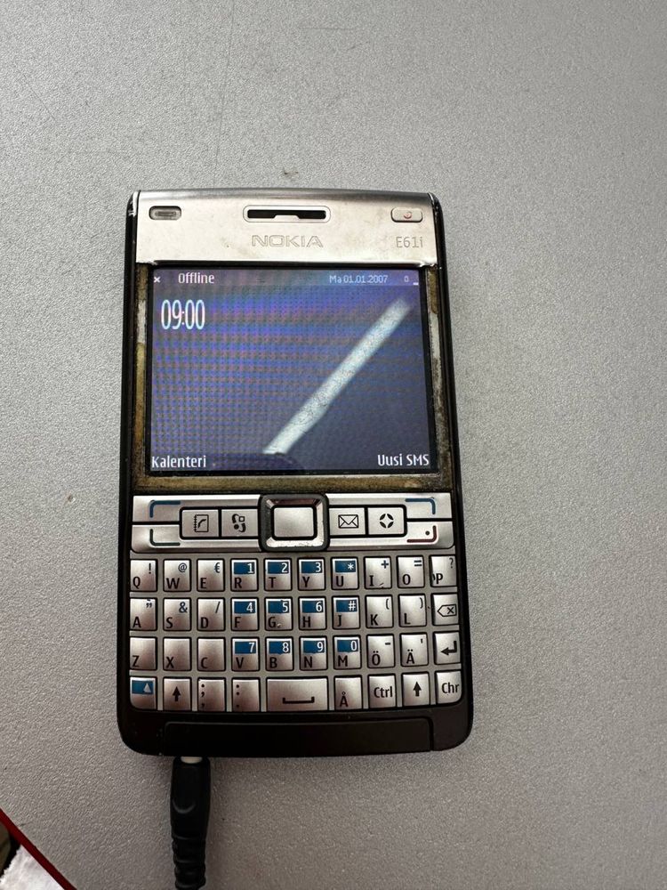 Телефон Nokia E611