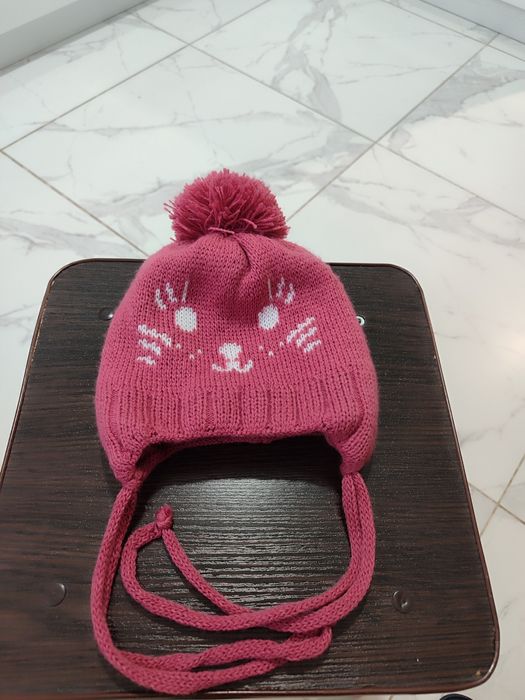 Віддам безкоштовно дитячі шапочки