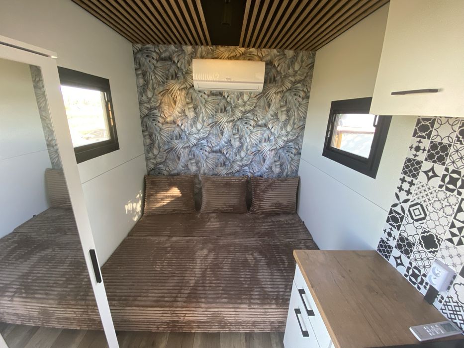 Caloroczny domek tiny house na kolkach