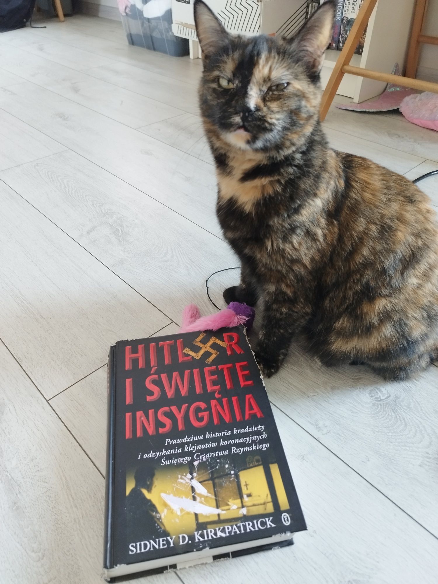 Hitler i święte insygnia