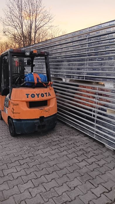 Płyty ścienne oraz dachowe.