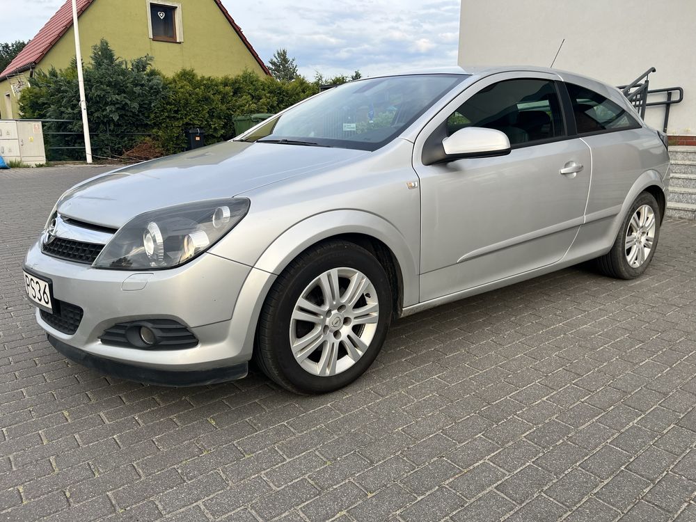 Opel Astra GTC Polecam