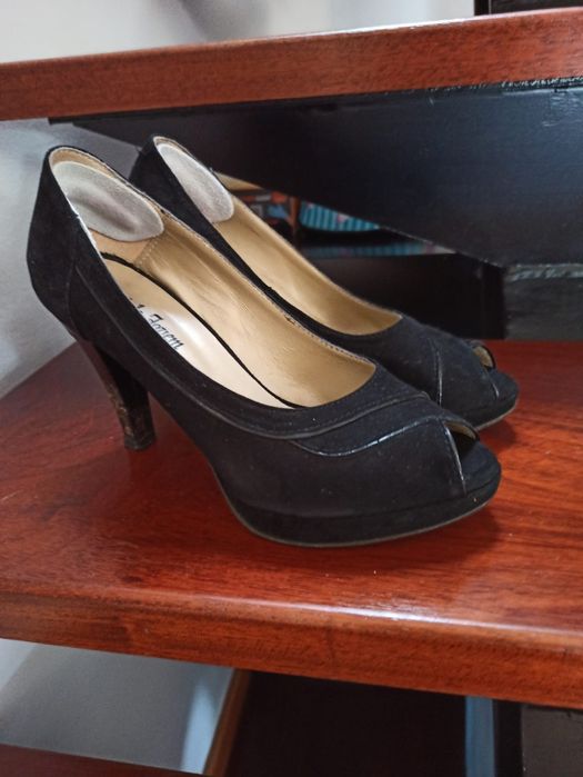 Sapato alto, praticamente novos