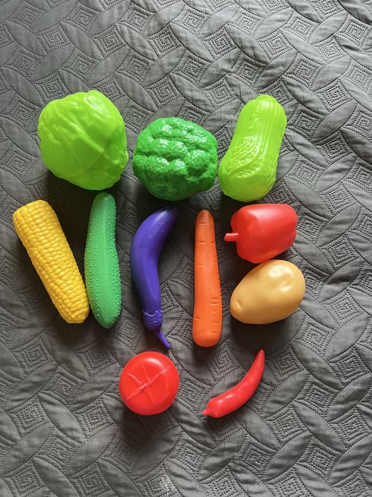 Продам дитячий посуд та овочі